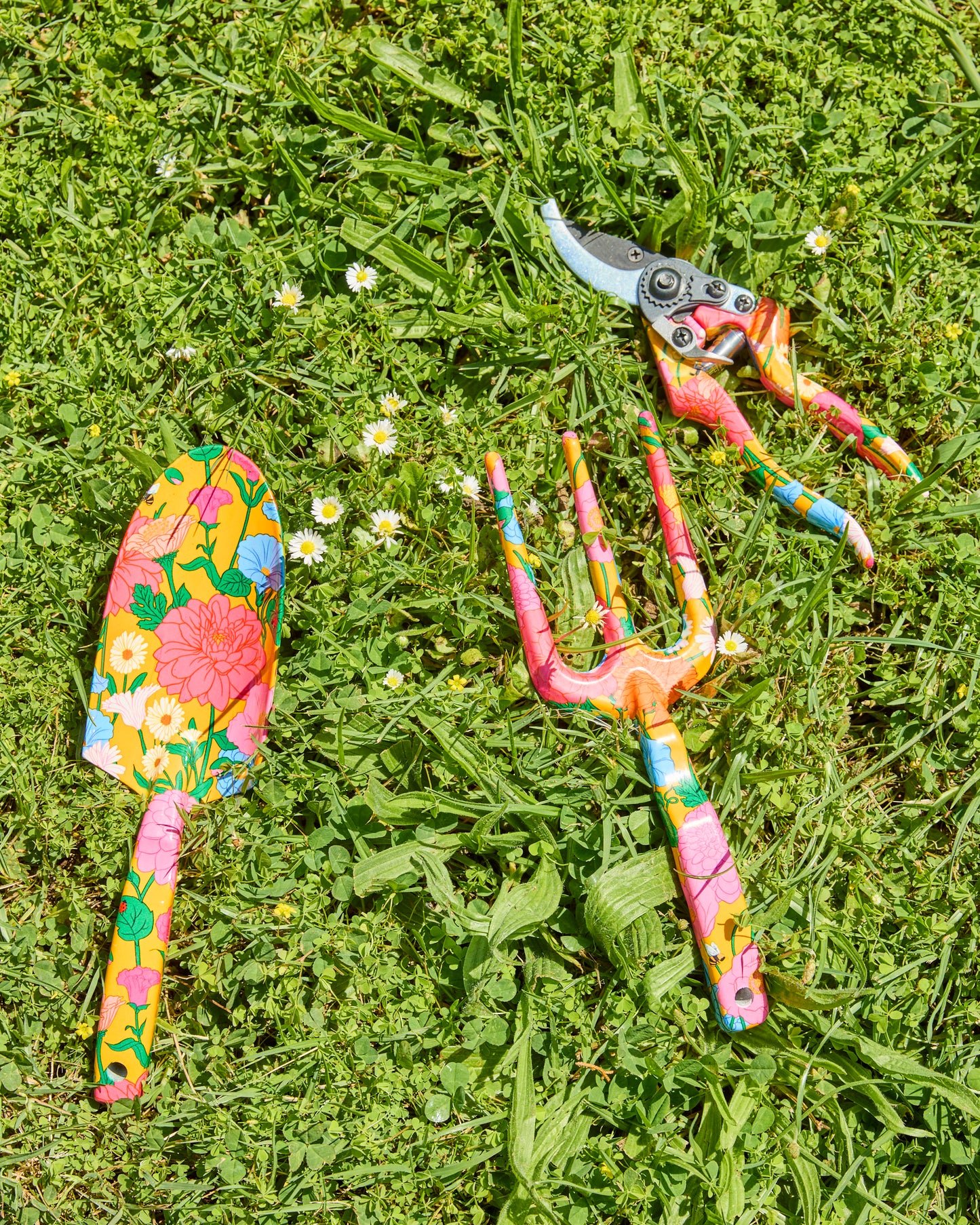 Follow The Sun Yellow Garden Tools and Gloves Set One Size