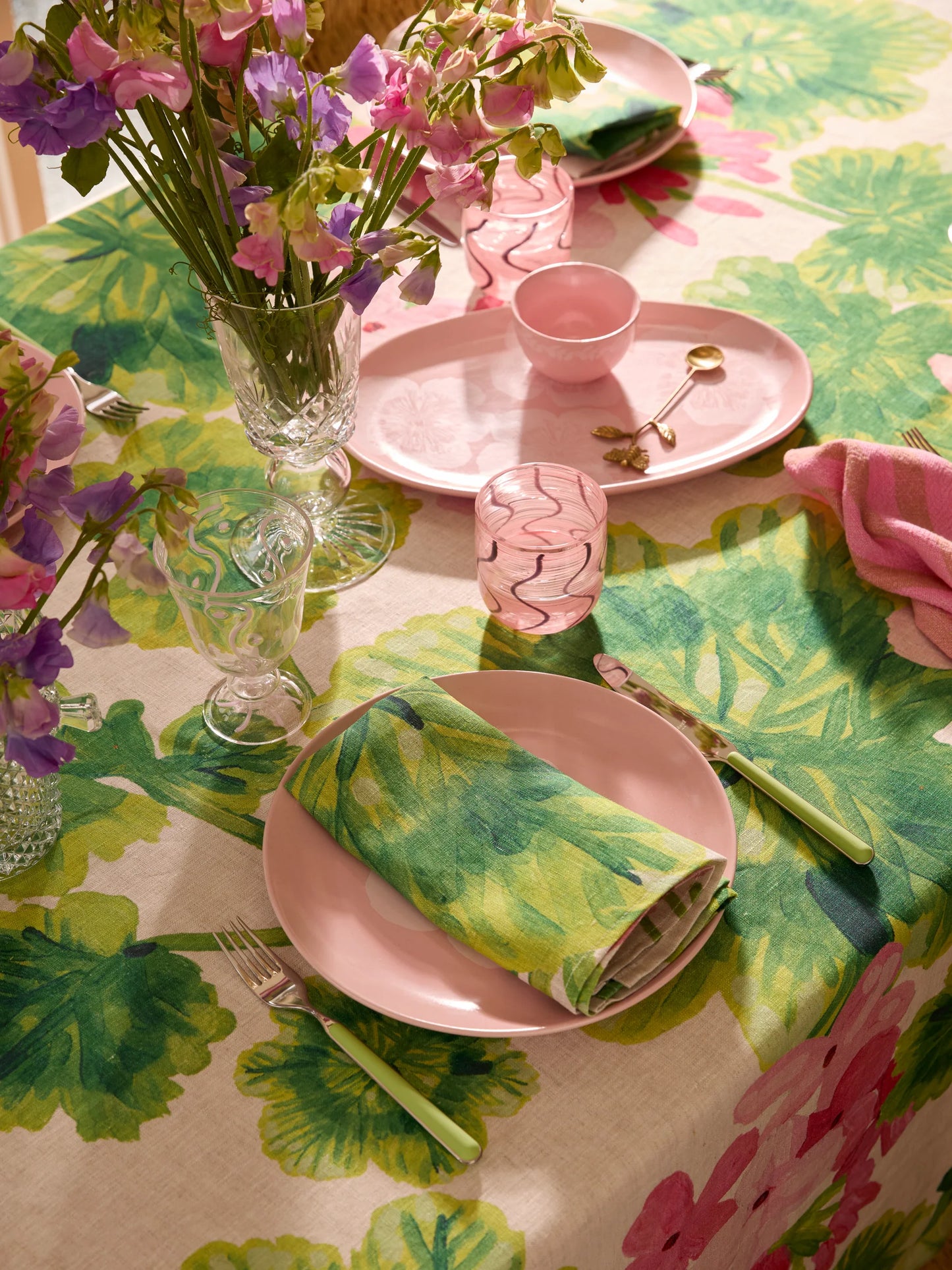 Jardin Pink Oval Plates