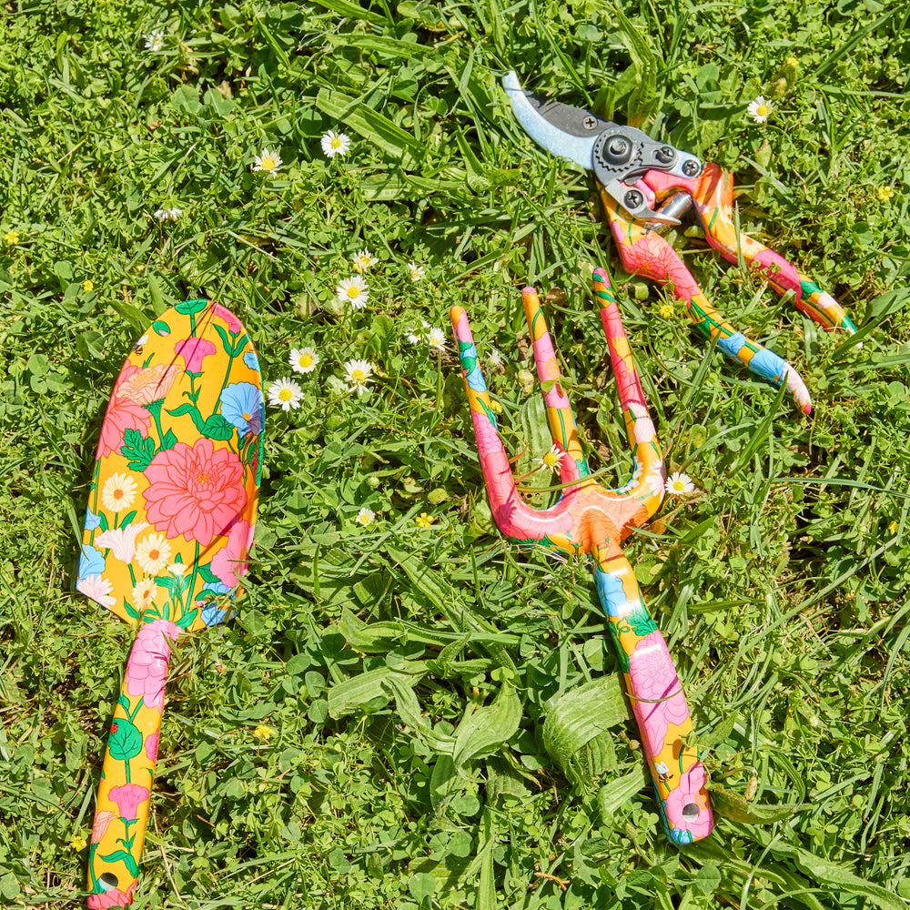 
                      
                        Follow The Sun Yellow Garden Tools and Gloves Set One Size
                      
                    