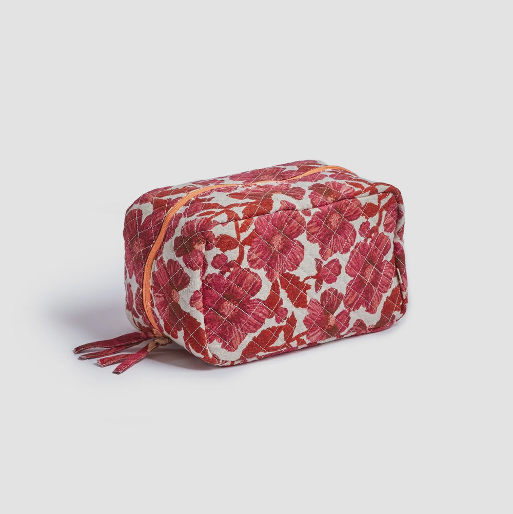Leon Cerise Medium Toiletry Bag