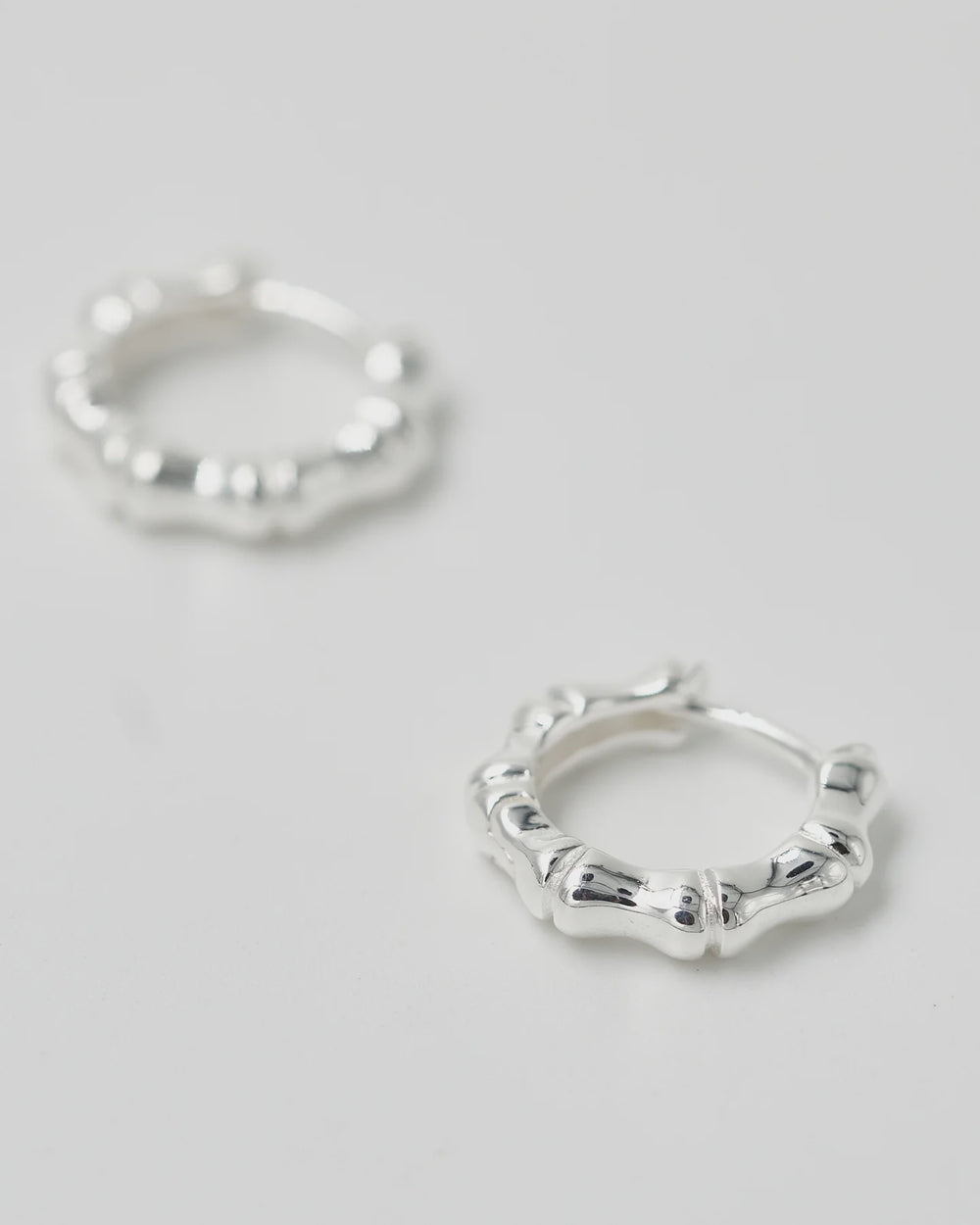 MICRO BAMBU SLEEPER EARRINGS - Silver